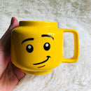 Caneca de cerâmica cartoon de 250ml com estampa de cabeça de personagem com expressão travessa e fofa, ideal para café, leite ou chá, perfeita para casais, amigos e família.