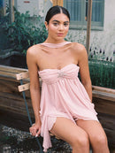 Vestido curto tomara que caia de tule com estampa floral, decote baixo, sem mangas e costas nuas. Elegante e moderno para o dia a dia, perfeito para 2025. Novo modelo feminino.